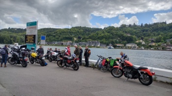 Waiting for the ferry at La Bouille